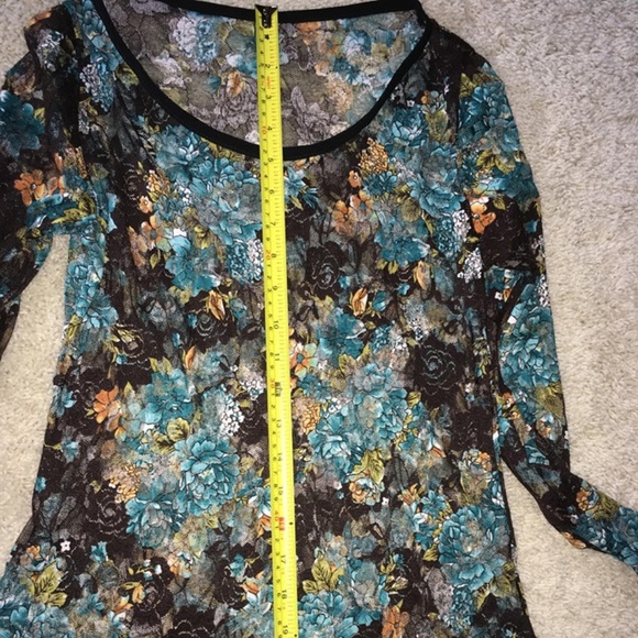 Floral Lace Top, Size M/L - Picture 5 of 8